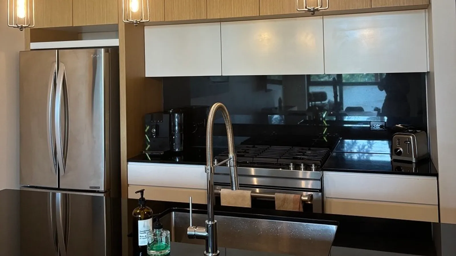 Clean modern kitchen interior for a general house cleaning article